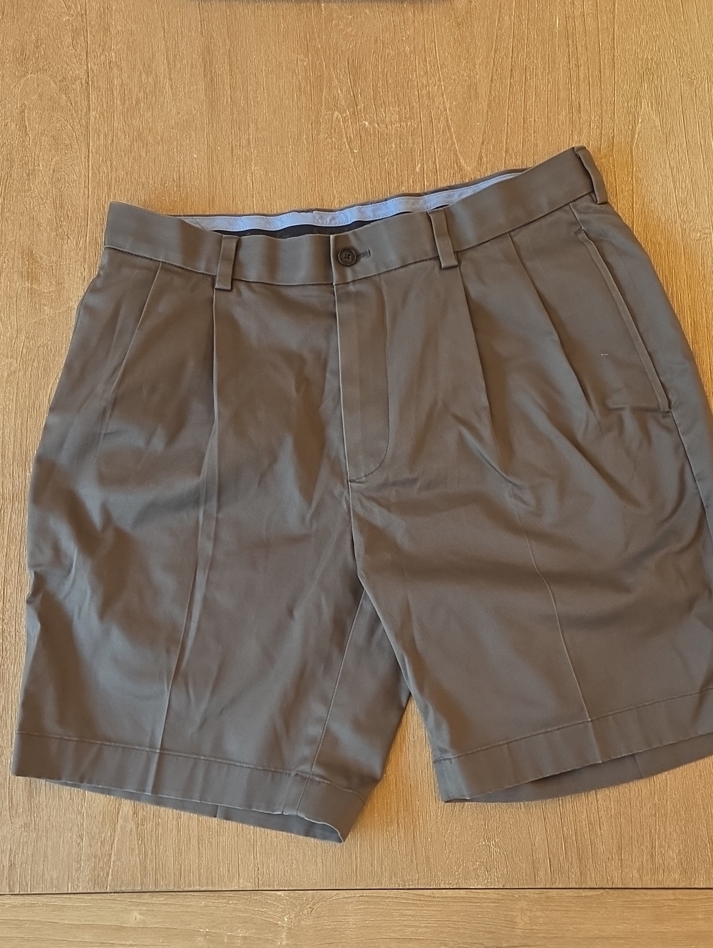 Brooks Brothers Men's Charcoal Gray Lightweight Advantage Chino Shorts (32)